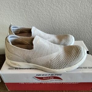 Skechers Stretch Arch Fit - Don't Go - in Light Taupe sz 10